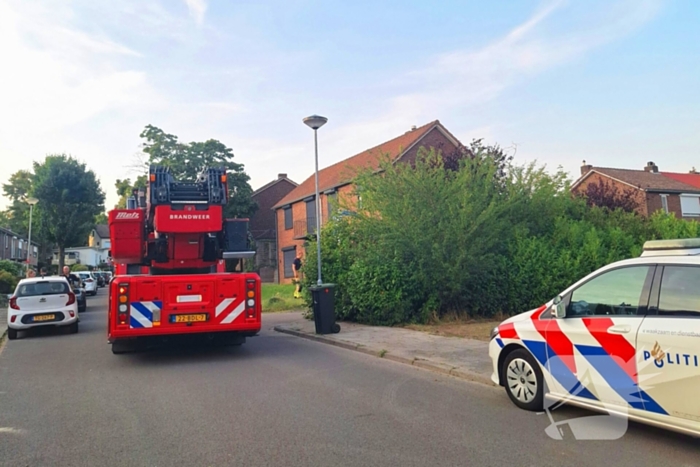 Brandweer sloopt muur om bij brandhaard te komen
