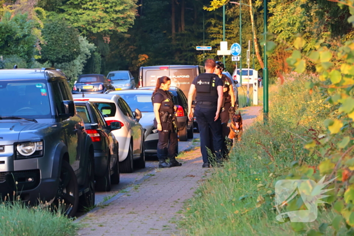 Grootschalige zoekactie met speurhond