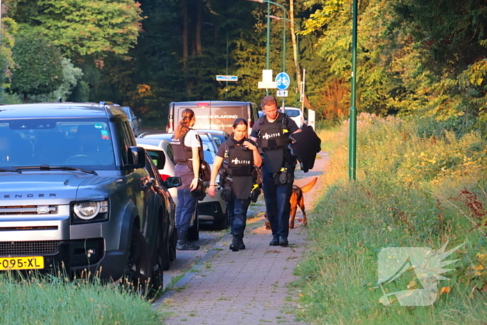 Grootschalige zoekactie met speurhond