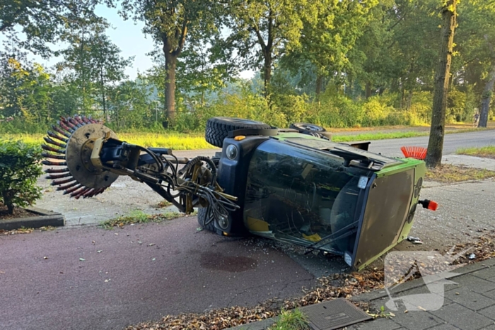 Botsing tussen maaier en bestelbus leidt tot ongeval