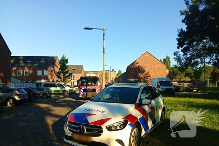 Brandweer haalt scooter boven water