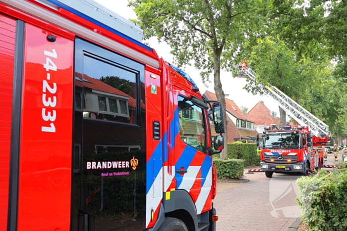Gevaarlijke tak in boom verwijderd door brandweer