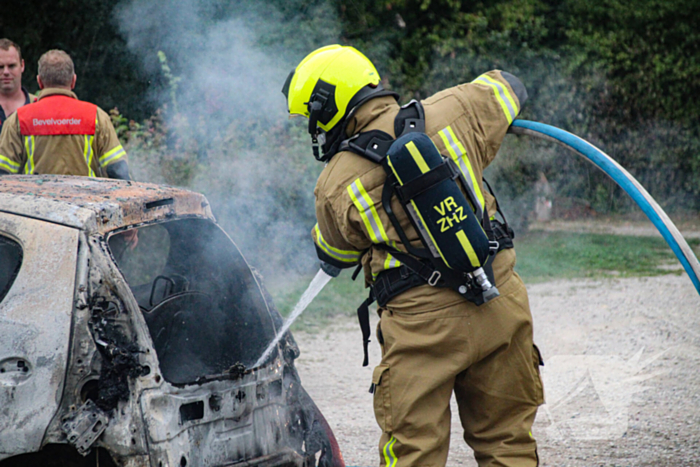Auto volledig verwoest door brand