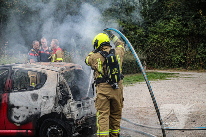 Auto volledig verwoest door brand