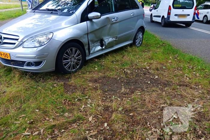 Ongeval tussen twee personenauto's door voorrangsfout