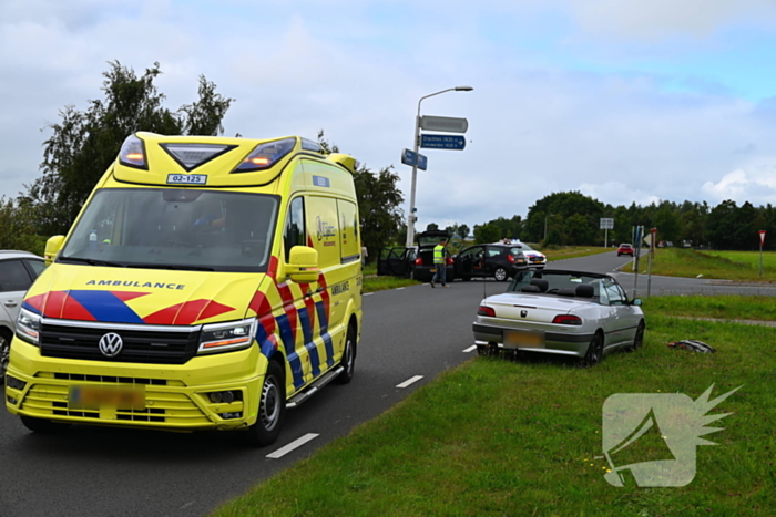 Gewonden en forse schade bij aanrijding
