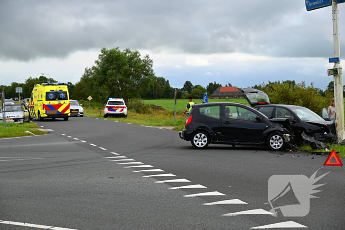 Gewonden en forse schade bij aanrijding