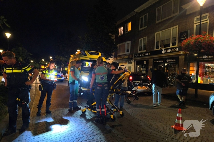 Fietser botst tegen auto