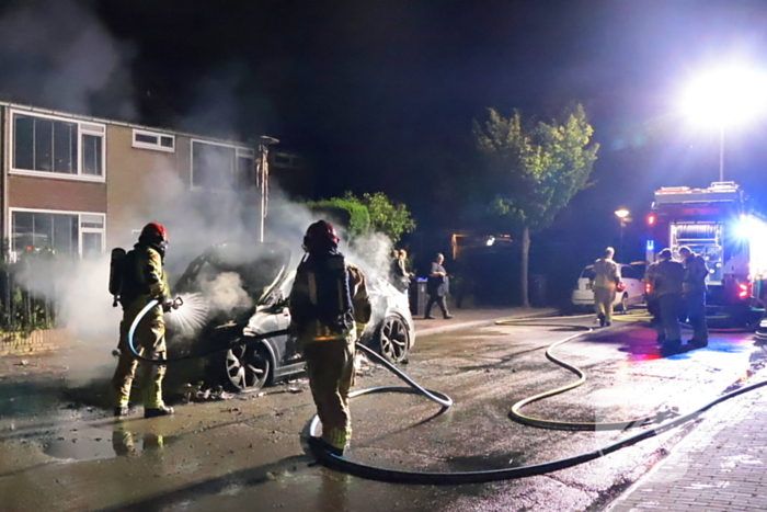 Auto volledig verwoest door brand