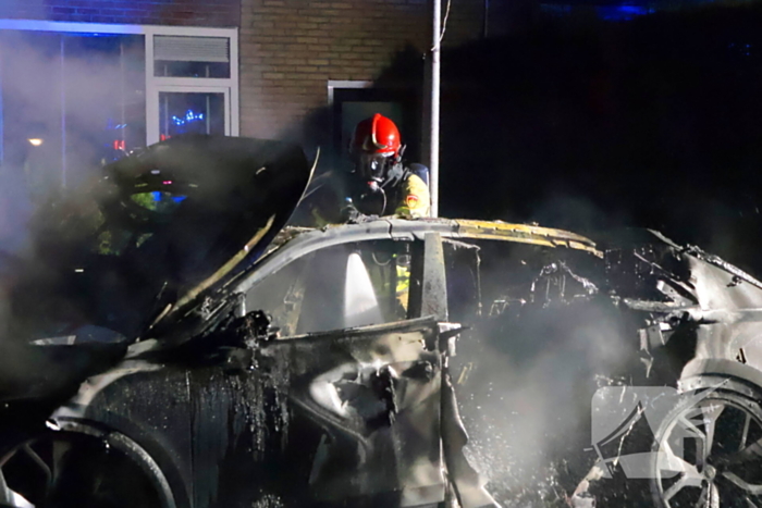 Auto volledig verwoest door brand