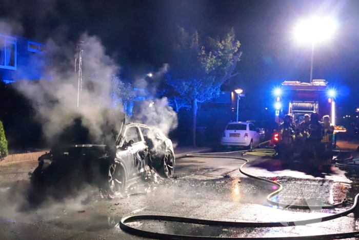 Auto volledig verwoest door brand