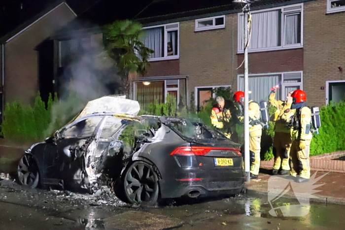Auto volledig verwoest door brand