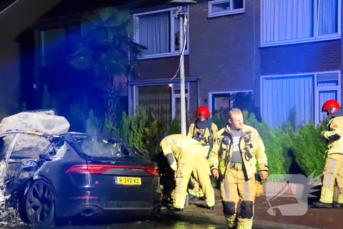 Auto volledig verwoest door brand