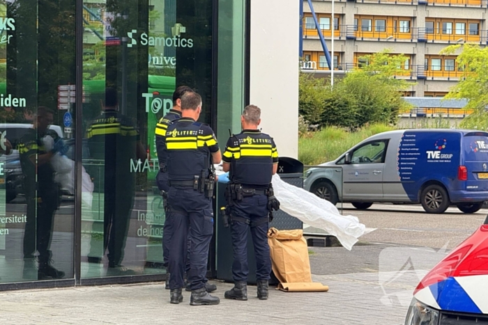 Man sticht brand in stadskantoor