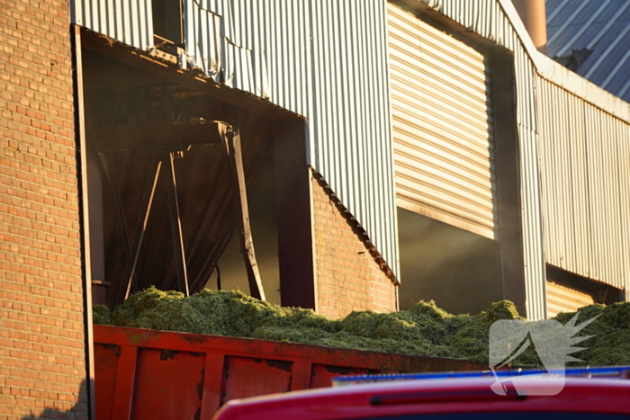 Meerdere brandweer eenheden ingezet bij brand grasdrogerij