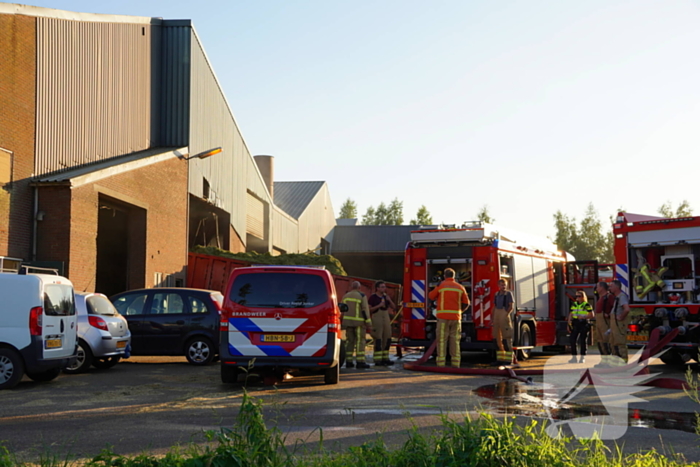 Meerdere brandweer eenheden ingezet bij brand grasdrogerij