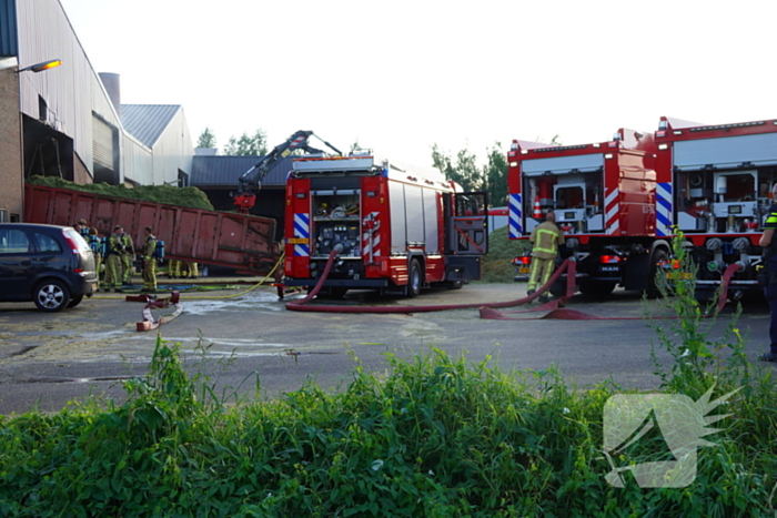 Meerdere brandweer eenheden ingezet bij brand grasdrogerij