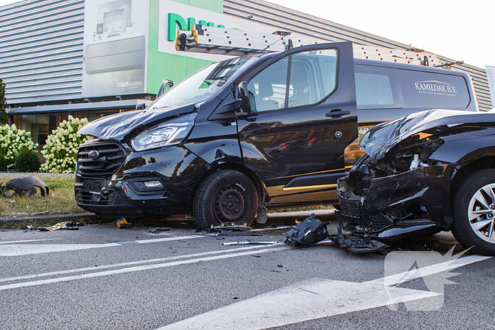 Ongeval met DHL-bus leidt tot botsing met meerdere voertuigen