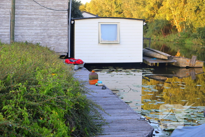 Man komt in aanraking met onbekende chemische stof na vondst vat
