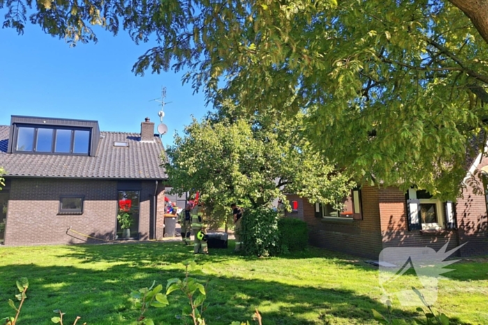 Brandweer in actie bij woningbrand