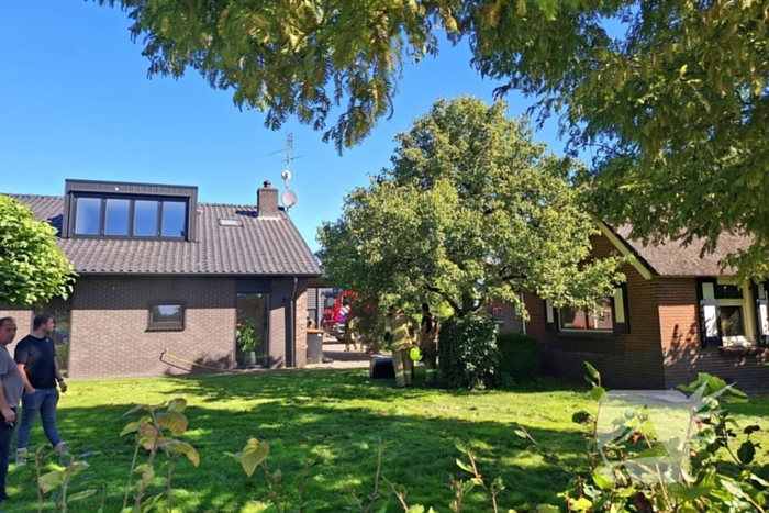 Brandweer in actie bij woningbrand