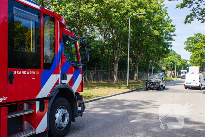 Brand in auto tijdens slepen