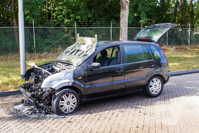 Brand in auto tijdens slepen
