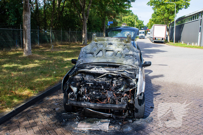 Brand in auto tijdens slepen