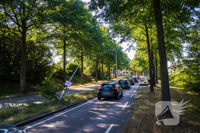 Lantarenpaal omver gereden