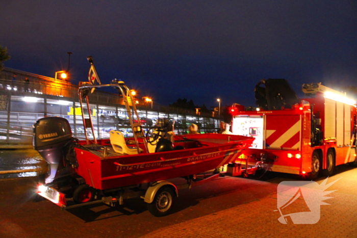 Brandweeractie voor vastgelopen boot