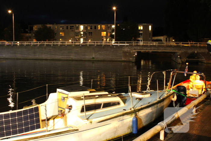 Brandweeractie voor vastgelopen boot