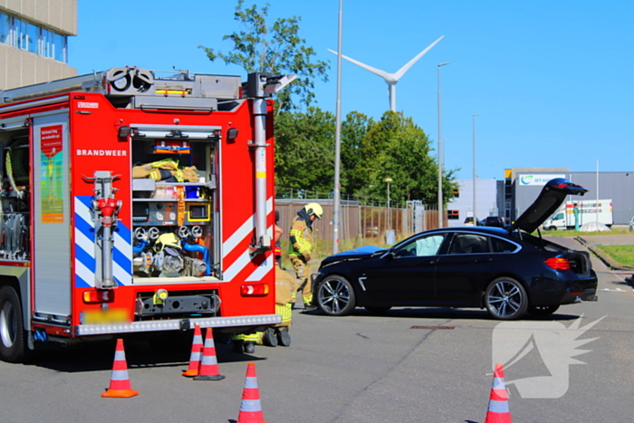 Aanrijding met bestelbus op zijkant