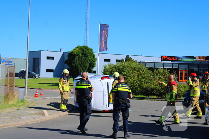 Aanrijding met bestelbus op zijkant
