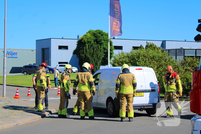 Aanrijding met bestelbus op zijkant