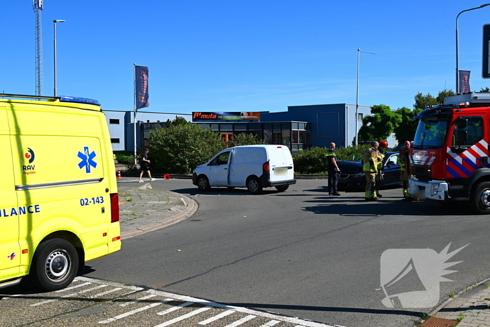 Aanrijding met bestelbus op zijkant