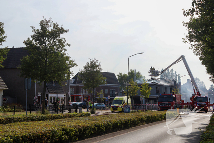 Brandweer massaal ingezet bij brand in cafetaria