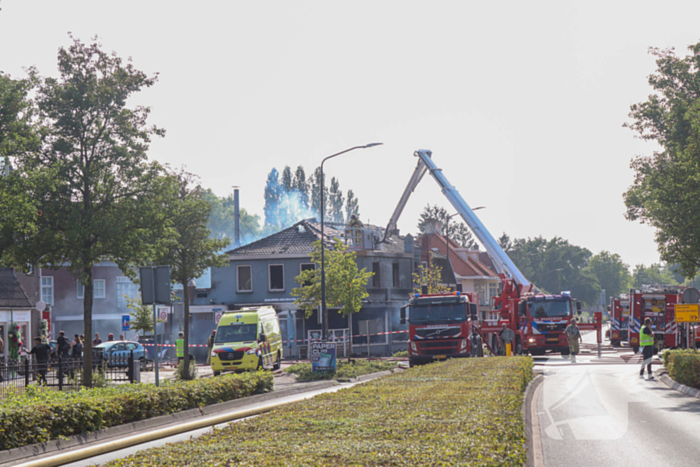 Brandweer massaal ingezet bij brand in cafetaria