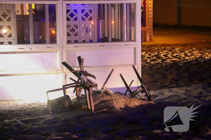 Twee aanhoudingen na brandstichting bij strandtent