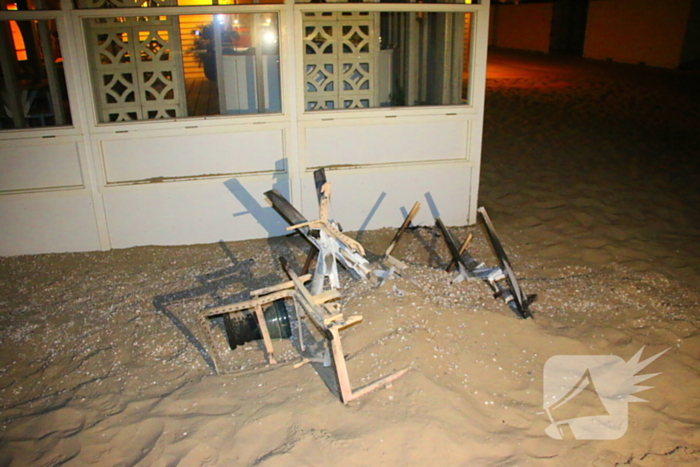 Twee aanhoudingen na brandstichting bij strandtent