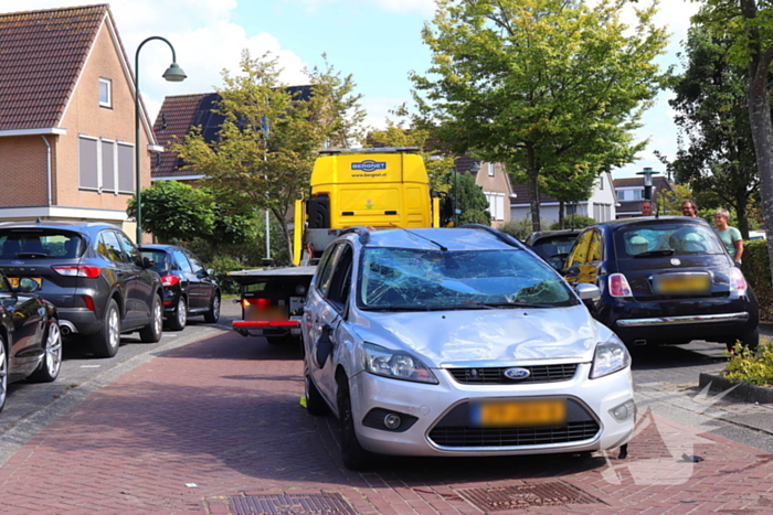 Auto op de kop na botsing