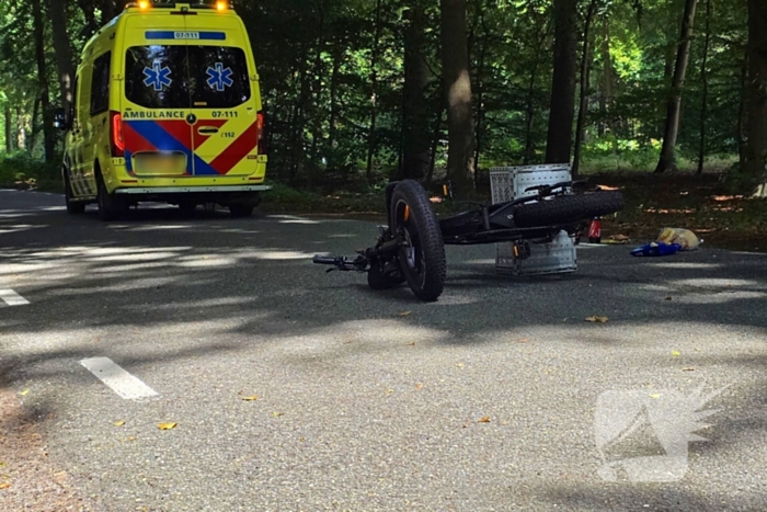 Fatbiker gewond bij aanrijding met doorrijdende bestuurder, boodschappen over de weg