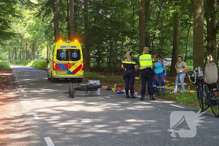 Fatbiker gewond bij aanrijding met doorrijdende bestuurder, boodschappen over de weg