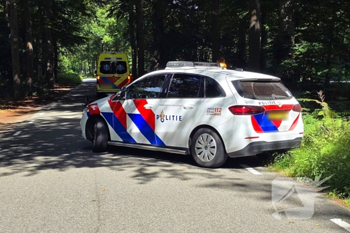 Fatbiker gewond bij aanrijding met doorrijdende bestuurder, boodschappen over de weg