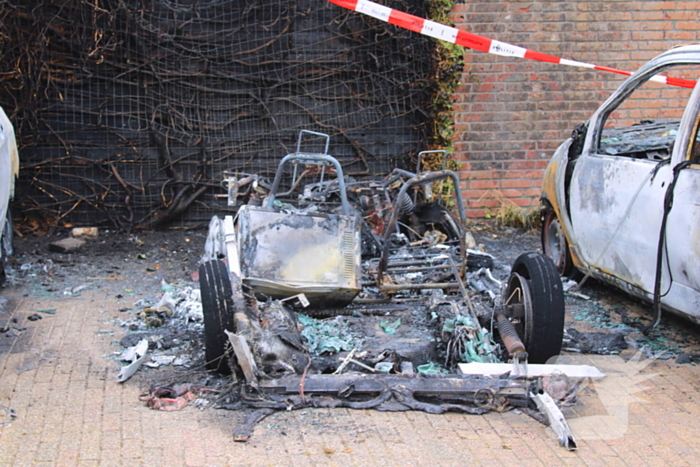 Auto's in vlammen op