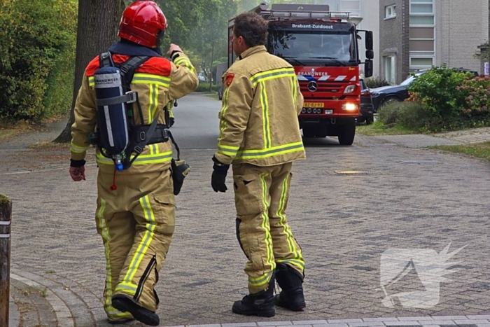 Brand in elektrische auto bij woning