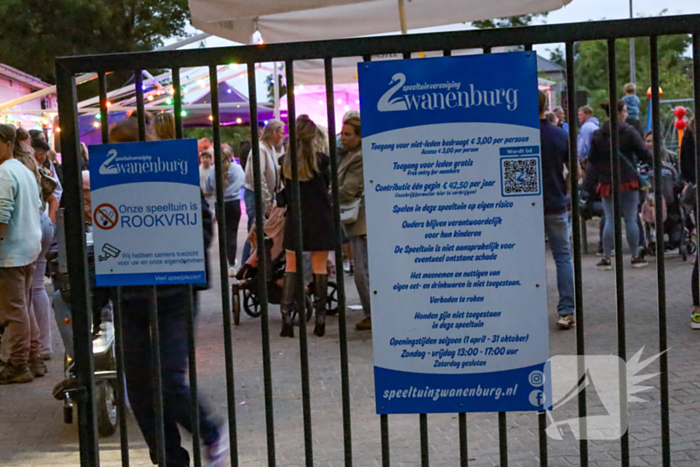 Vuurzee bij speeltuinfeest veroorzaakt grote rookontwikkeling