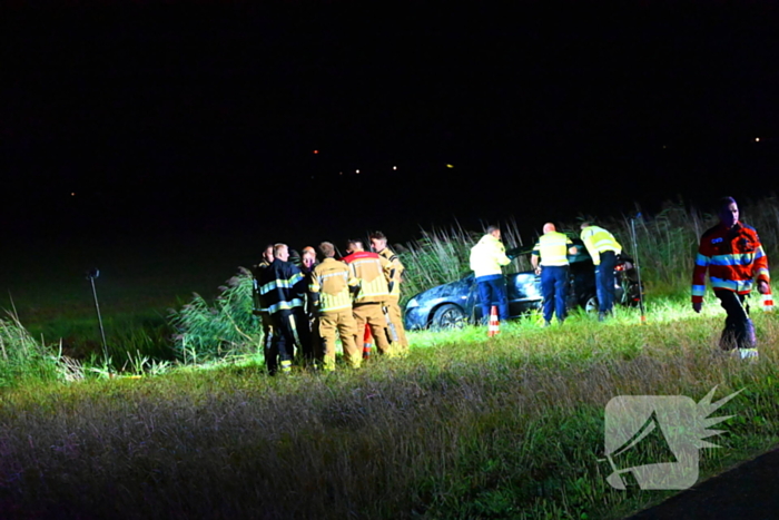 Voertuig te water, bestuurder gewond meegenomen