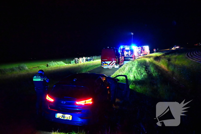 Voertuig te water, bestuurder gewond meegenomen