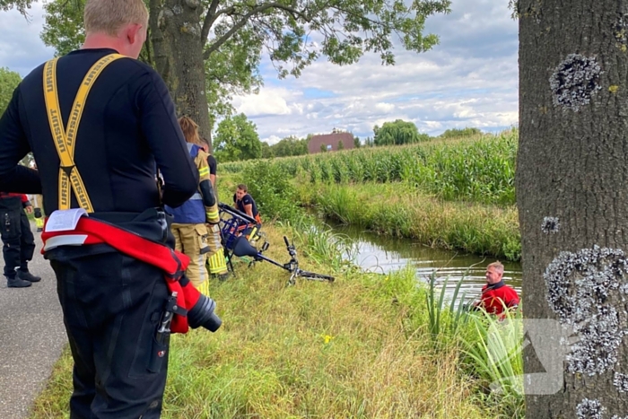 Driewielerbestuurder raakt te water