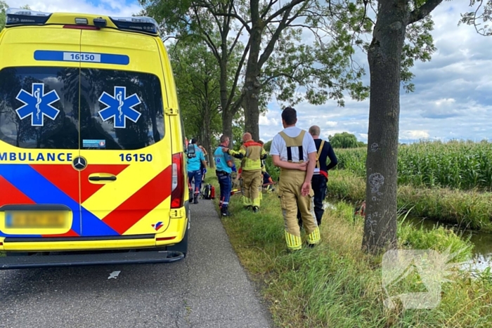 Driewielerbestuurder raakt te water